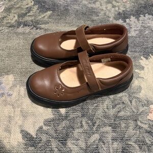 Mt. Emey 9205 brown Mary Jane School Shoes with Flower Accent size 9